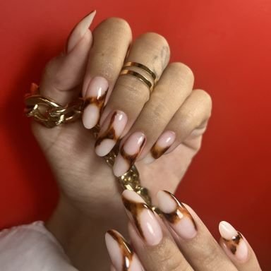 services_structured_gel_manicure_long_384x384