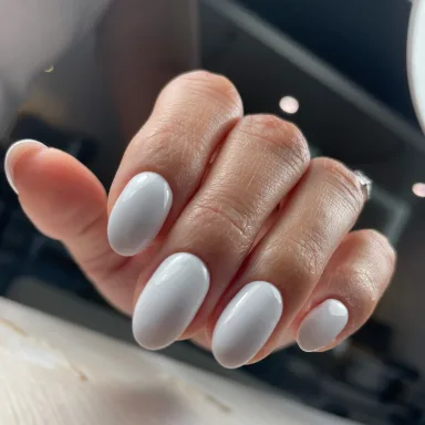 services_structured_gel_manicure_short_384x384